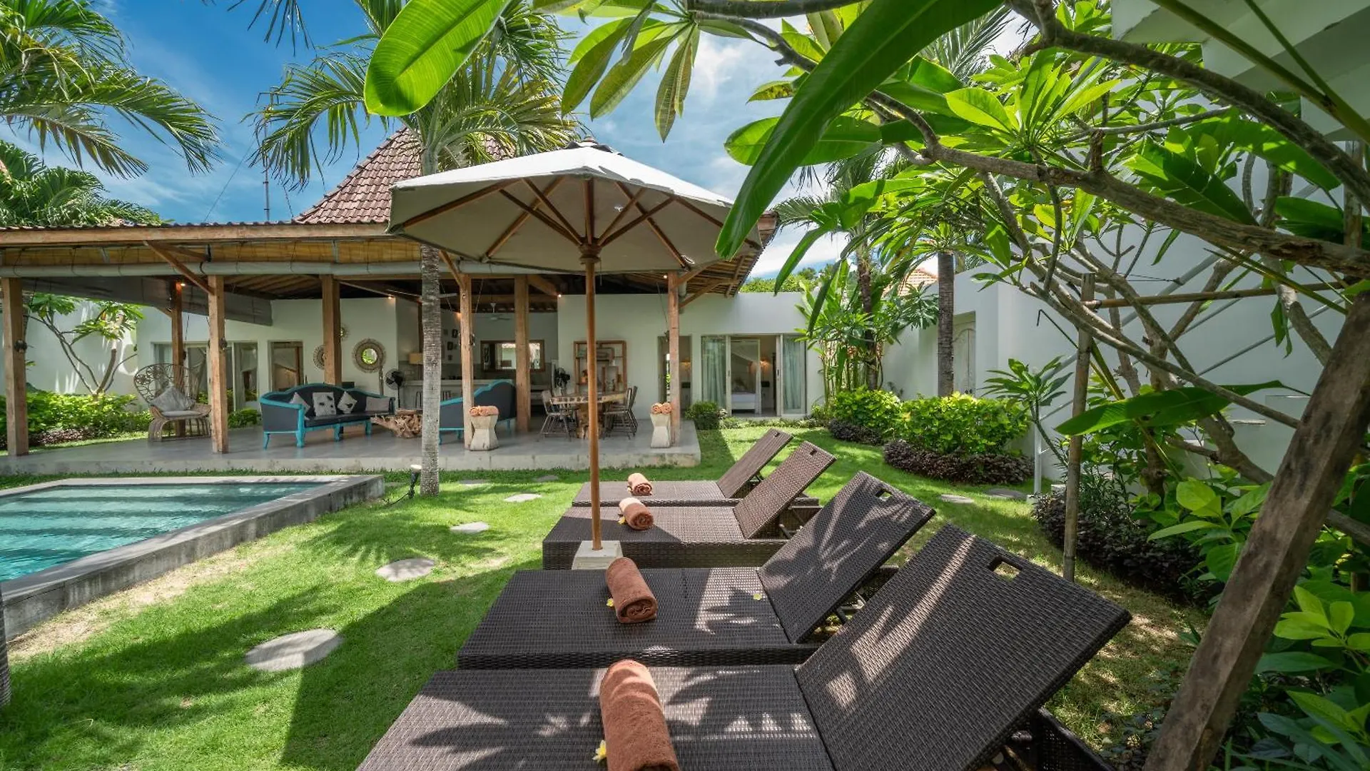 Villa Palm Tree - Huge 4Bd Villa Center Seminyak