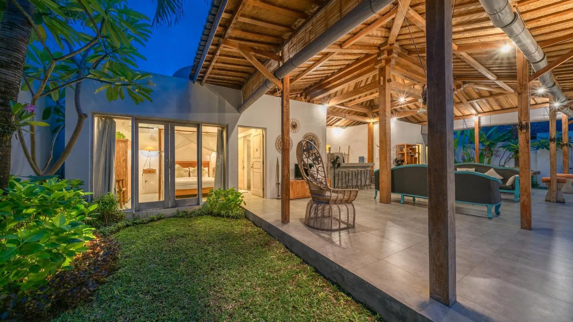 Villa Palm Tree - Huge 4Bd Villa Center Seminyak