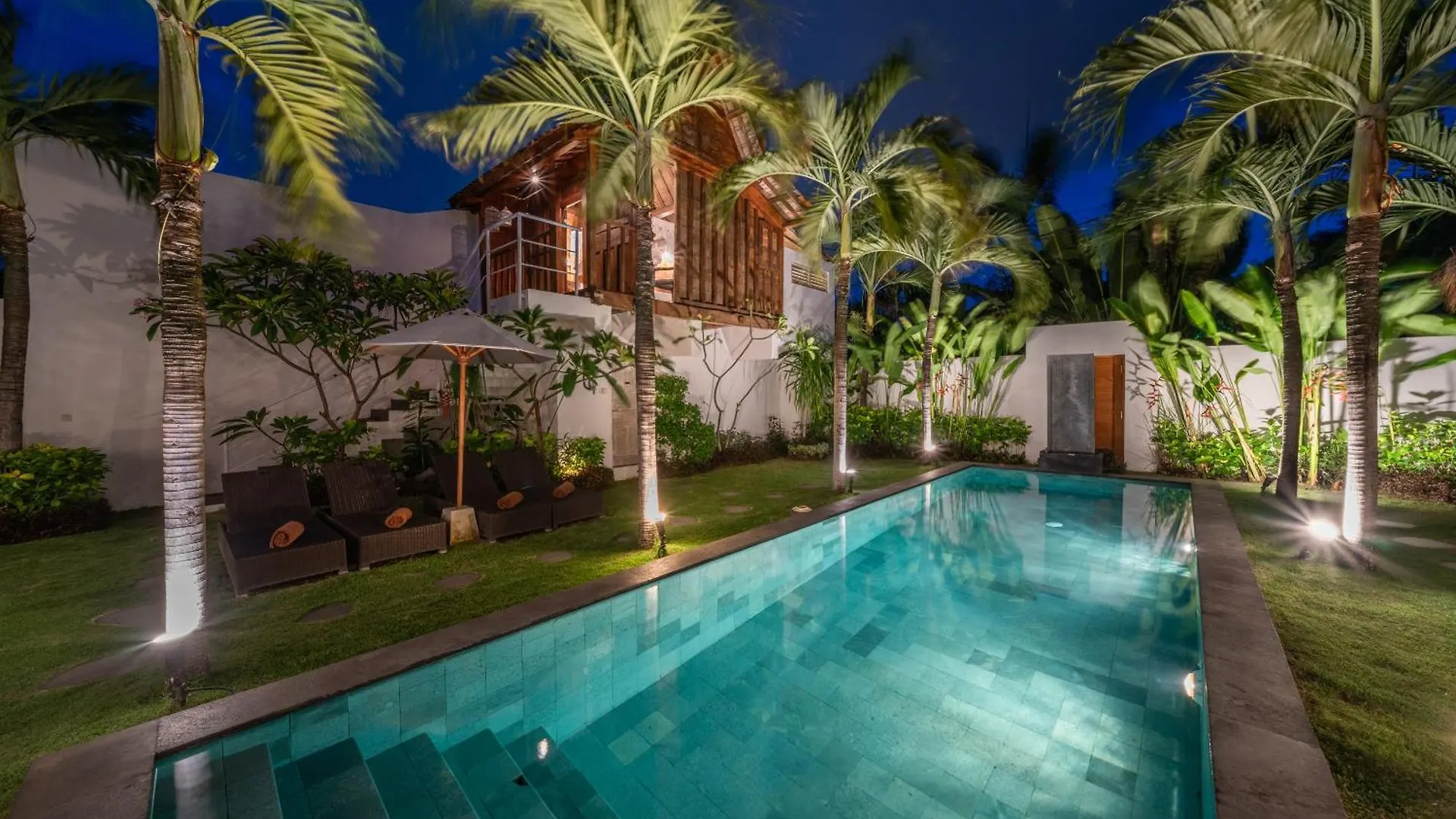 Villa Palm Tree - Huge 4Bd Villa Center Seminyak סמיניאק