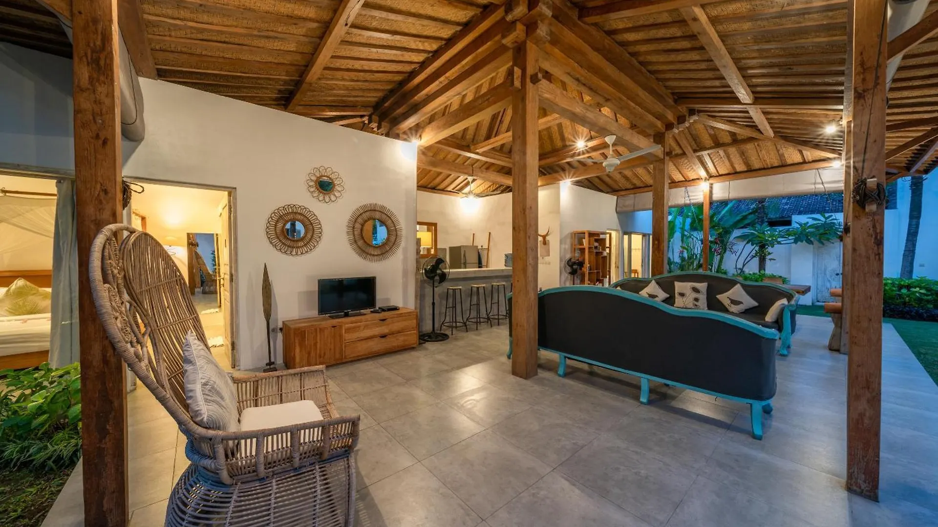 Villa Palm Tree - Huge 4Bd Villa Center Seminyak  סמיניאק