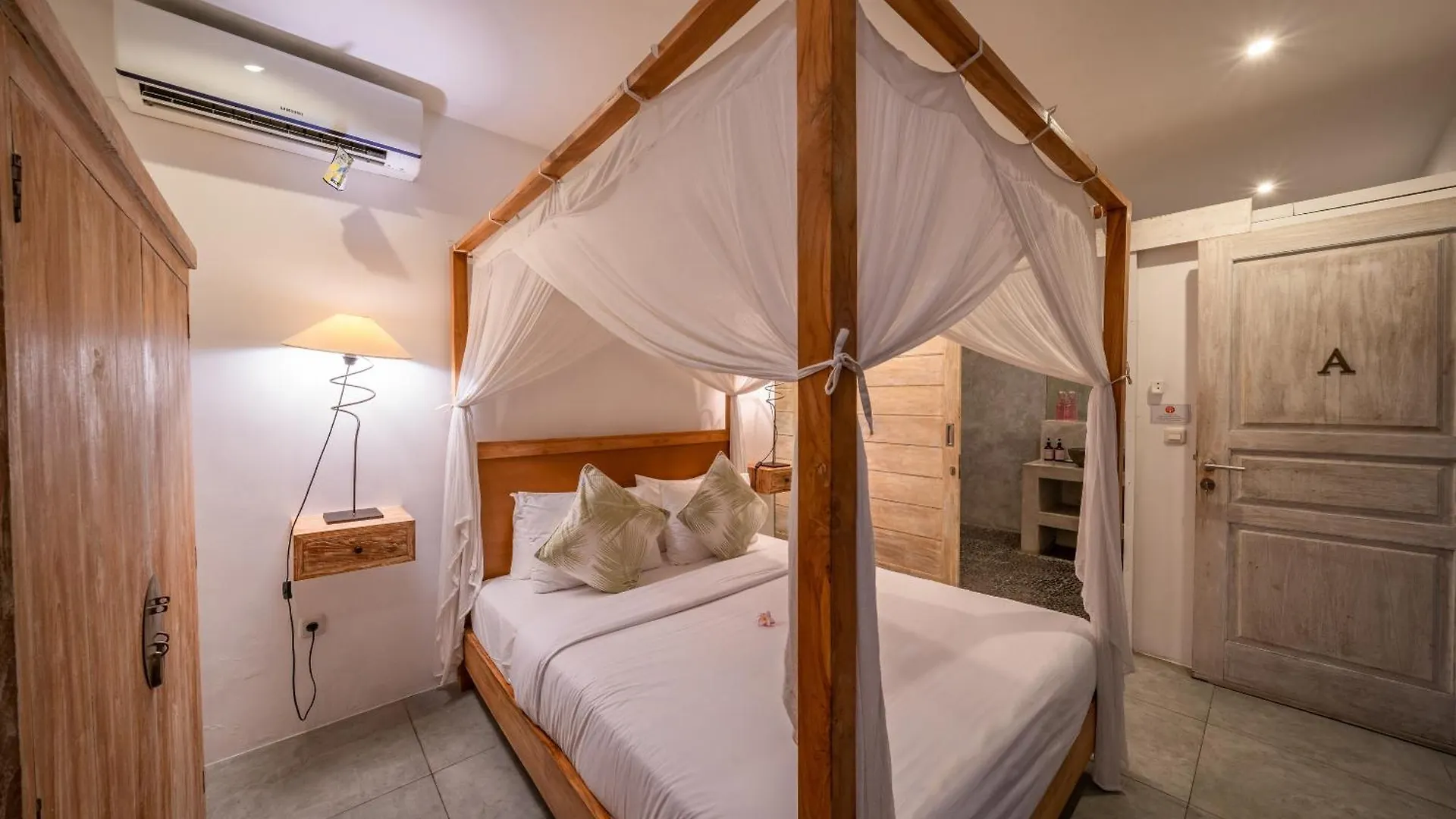 Villa Palm Tree - Huge 4Bd Villa Center Seminyak  סמיניאק
