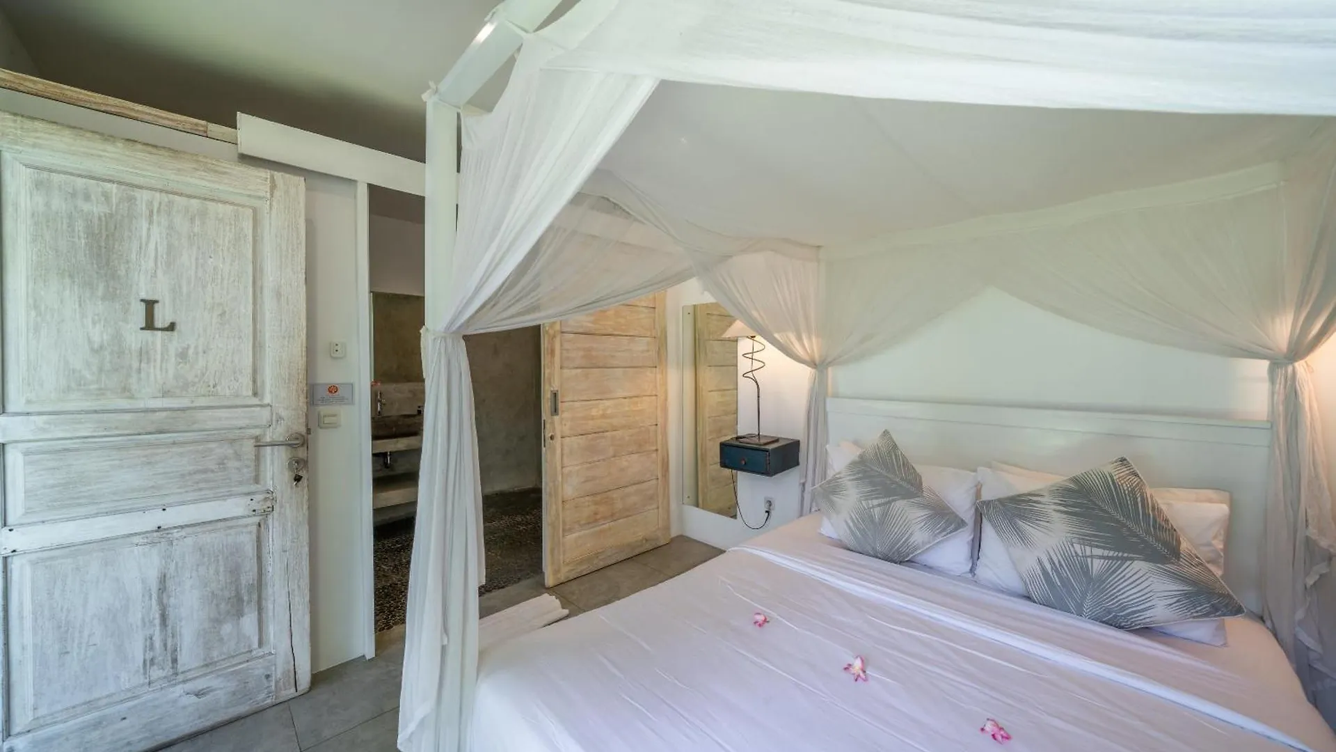 Villa Palm Tree - Huge 4Bd Villa Center Seminyak אינדונזיה